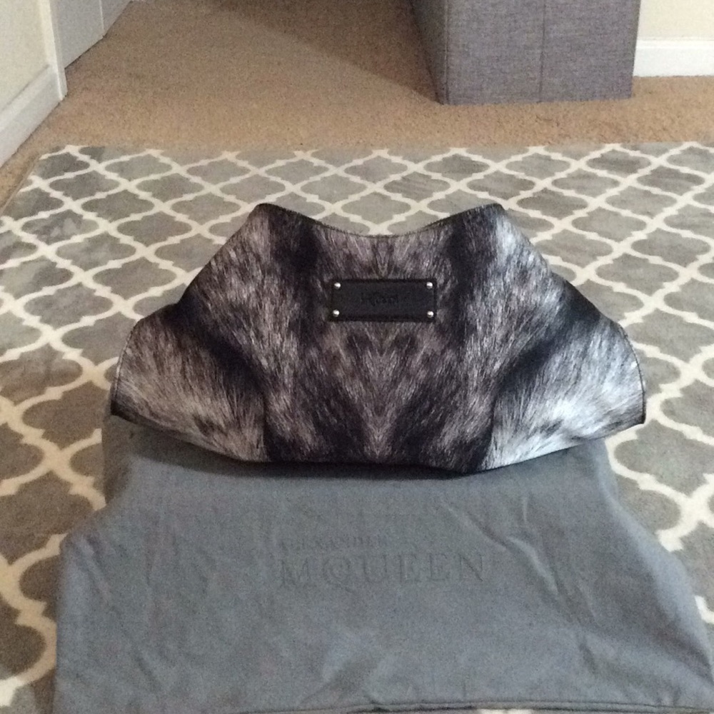 Alexander McQueen De-Manta clutchNWT